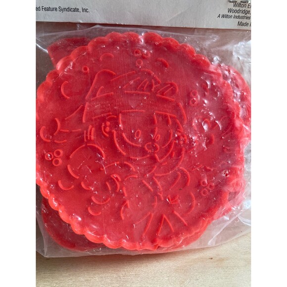 Garfield Christmas Cookie Cutters Set of 4 Wilton - Picture 3 of 6